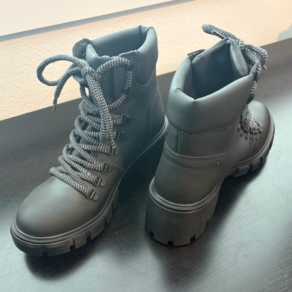 Aqua Shoes - This is a pair of Aqua Reign platform combat boots in black synthetic material